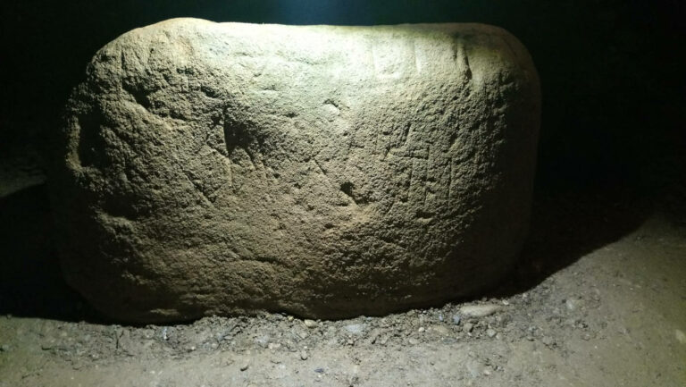 anke-richter-soins-energetiques-gravures-sur-rocher